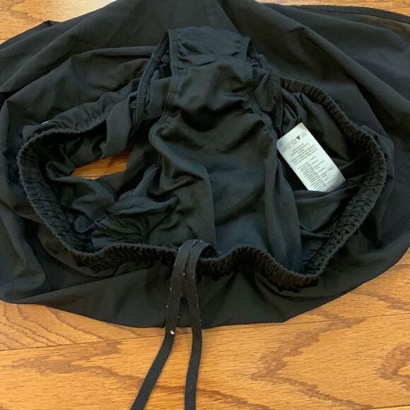 ASICS Size Large athletic shorts black - Picture 8 of 8